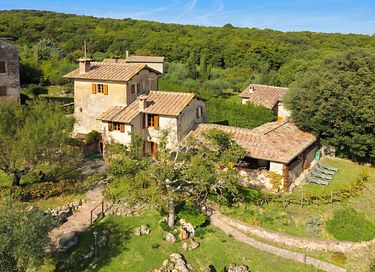 Maison-tour du XIVe siècle dans un cadre verdoyant - 44