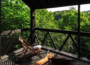 Baumhaus mit Sauna inmitten der Natur - 4