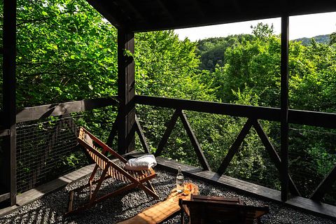 Baumhaus mit Sauna inmitten der Natur - 4