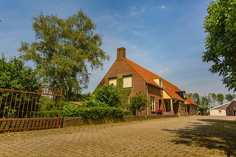 Grote en moderne boerderij (26p)  - 3