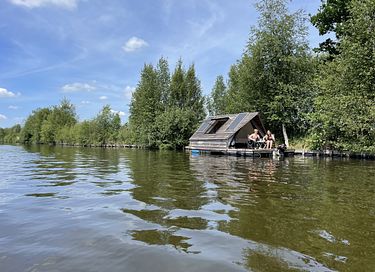 Slapen op een vlot op de Loosdrechtse plassen - 1