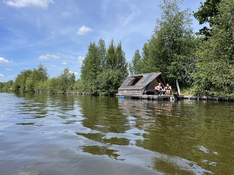 Slapen op een vlot op de Loosdrechtse plassen - 1
