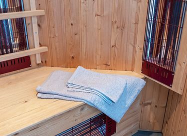 Waterfront holiday home with sauna - 3