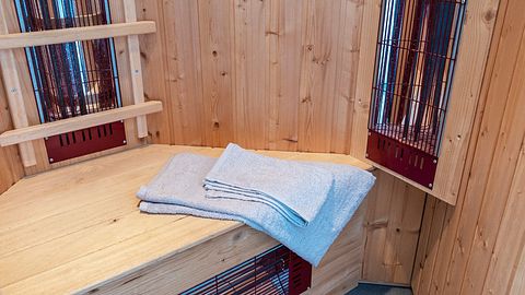Waterfront holiday home with sauna - 3