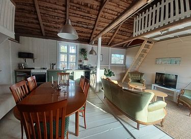 Family Residence with loft and Hideaway - 6