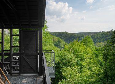 Baumhaus mit Sauna inmitten der Natur - 3