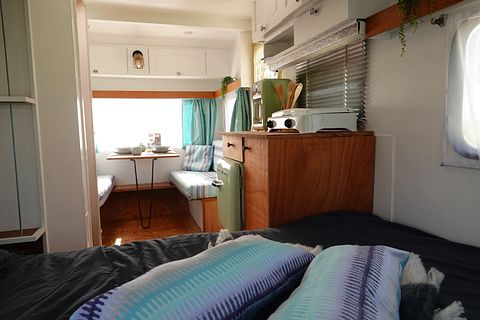 Overnacht in een retro caravan - 4