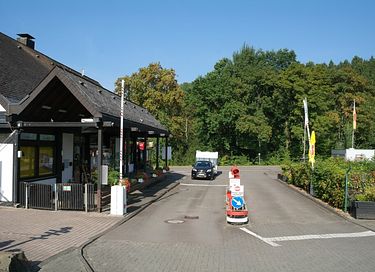 Cabane de randonneur dans une zone boisée - 9