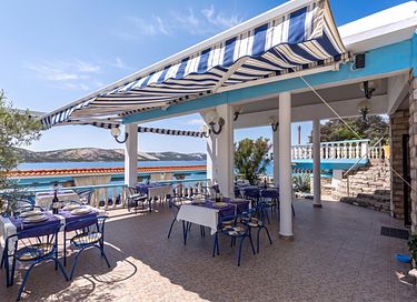 Spacious apartment with sea view and balcony - 44