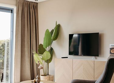 Spacious apartment suite with hot tub - 7