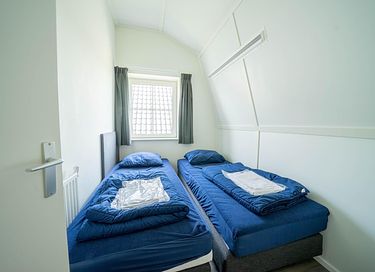 Group accommodation by the water in North Holland - 11