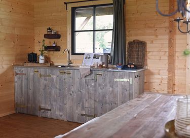 Houten cabin met hottub in het groen - 11