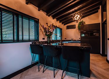 Luxe Wellnessvilla met Jacuzzi en Sauna - 9