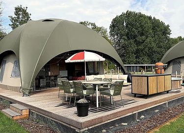 Luxe lodge met hottub in de natuur