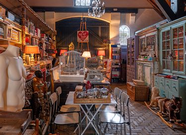 A Colorful Stay in a Historical Farmhouse - 4