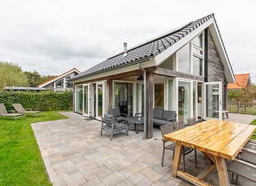 Modern holiday home close to the sea (Zeeland)