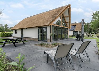Ferme de luxe au toit de chaume à la campagne - 22