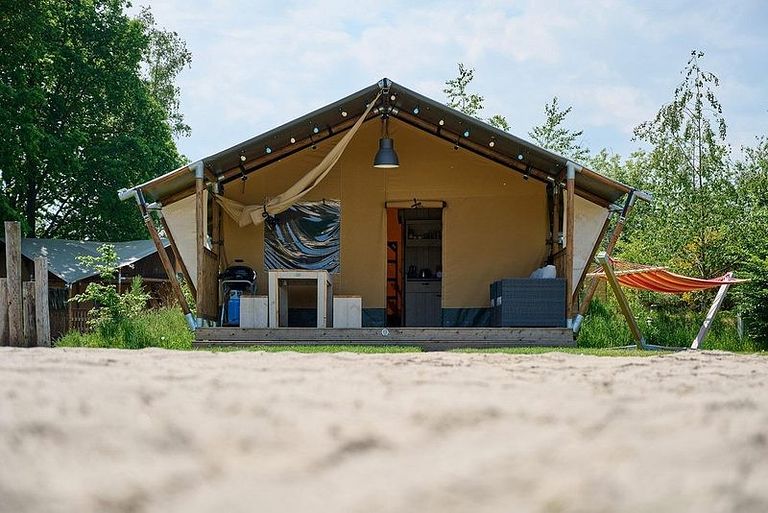 Luxe safaritent op park in Overijssel - 1