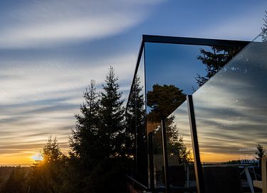 Einzigartiges Spiegelhaus mit Whirlpool in Norwegen - 12