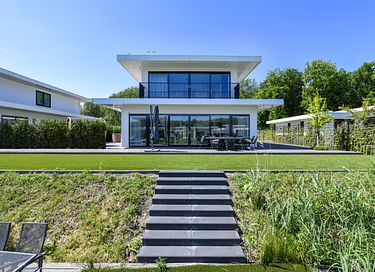 Villa avec spa au bord de l'eau dans le Flevoland