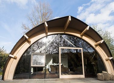 Luxe privé glamping aan het water met hottub - 2
