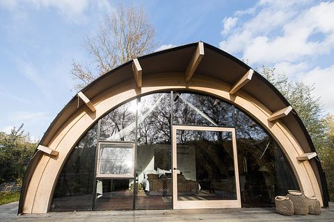 Luxe privé glamping aan het water met hottub - 2