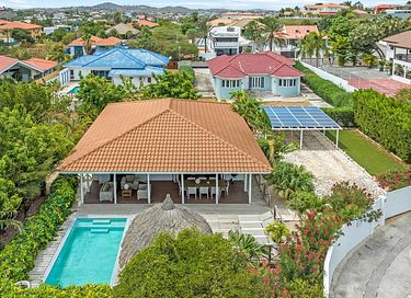 Beautiful villa with pool on Curacao