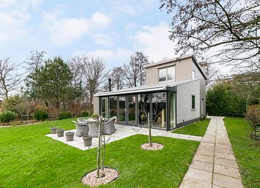 Detached villa with fenced garden - 18