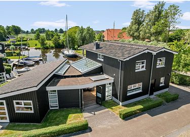 Family villa with wellness on the Sneekermeer - 25