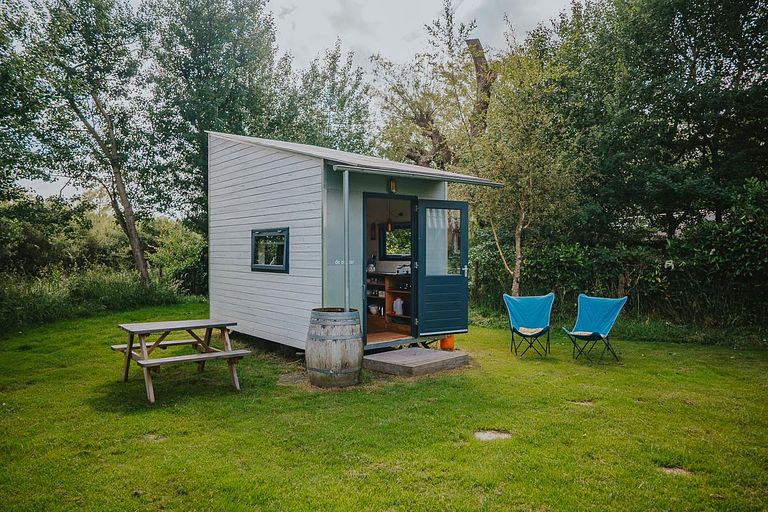 Clever gestaltetes Tiny House auf niedlichem Campingplatz - 1