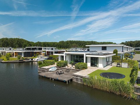Villa moderne sur l'eau (8 personnes) avec climatisation - 2