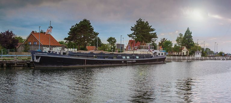 Special boat with pool and roof terrace - 1