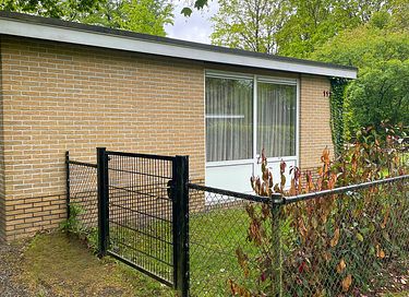 Huisdiervriendelijke bungalow op groen park - 15