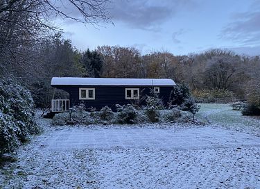 Knusse pipowagen bij natuurpark in Drenthe - 17
