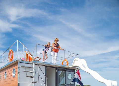 Stay on a luxury houseboat with a slide - 3