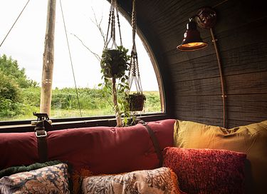 Sleeping in a romantic wine barrel - 6
