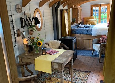 Unique circus wagon with jacuzzi and sauna - 11