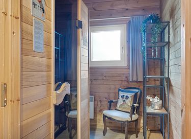 Wooden bungalow with sauna in nature - 8