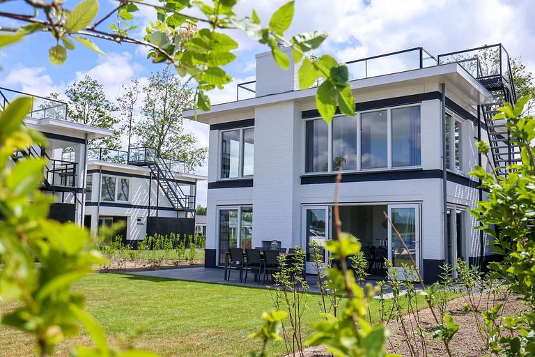 Luxe villa met waterzicht voor 10 personen - 1