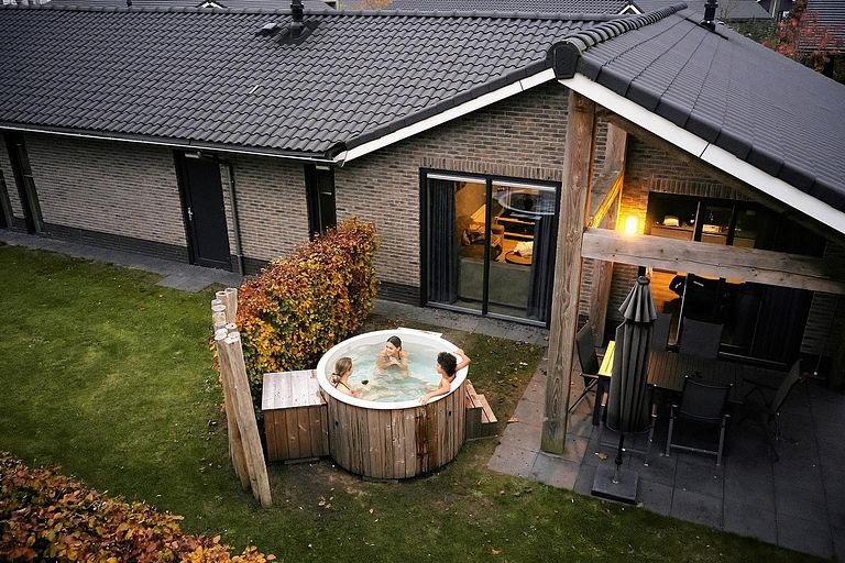 Ferienhaus mit eigenem Jacuzzi (4 Personen) - 1
