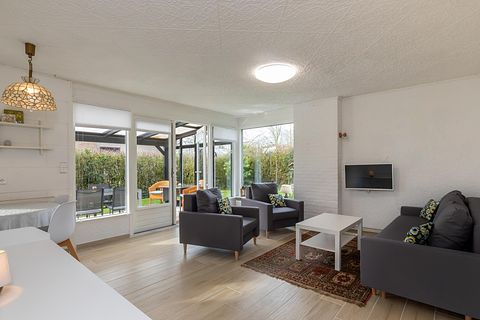 Vacation home near a large lake in Zeeland - 3