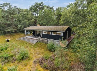 Knus vakantiehuis aan de kust bij Aakirkeby