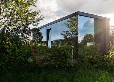 Romantic overnight stay in a mirror house - 3