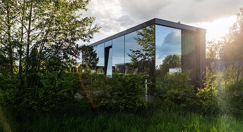 Romantic overnight stay in a mirror house - 3