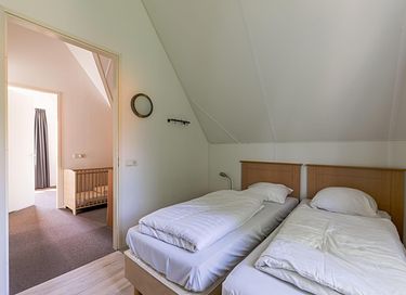 Ruime 8-persoons vakantiewoning aan het water - 15