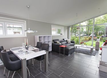 Chalet met terras op een bosrijk park - 4