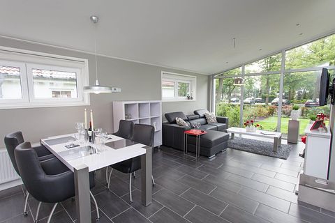 Chalet met terras op een bosrijk park - 4