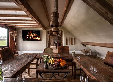 Beautifully renovated farmhouse with many luxuries - 11