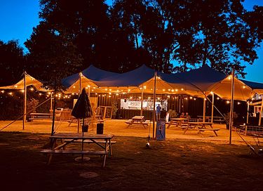Grote safaritent op avontuurlijke camping - 19