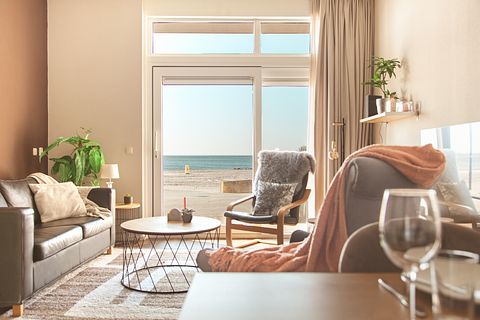 Stylish accommodation overlooking the water - 3